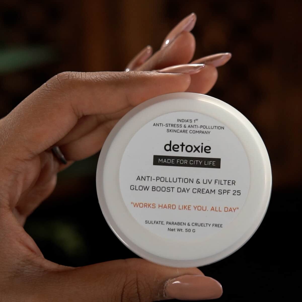 Detoxie Anti-Pollution & UV Filter, Glow Boost Day Cream SPF 25 image number 2