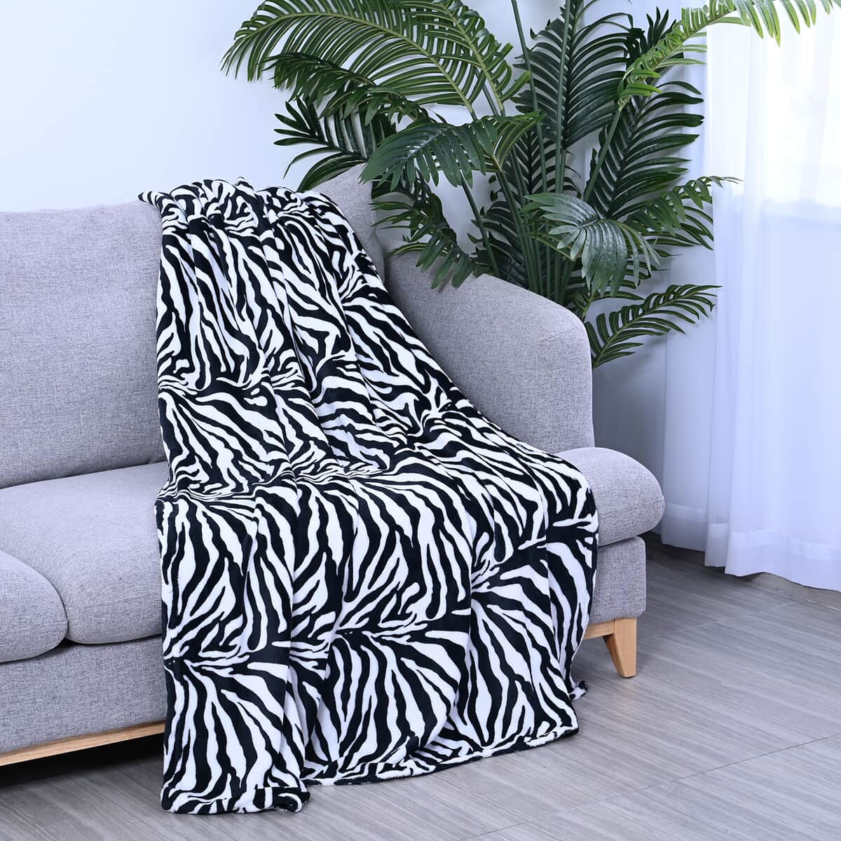 Homesmart Set of 2 Zebra Stripe & Black Solid Pattern Microfiber Flannel Blanket image number 0