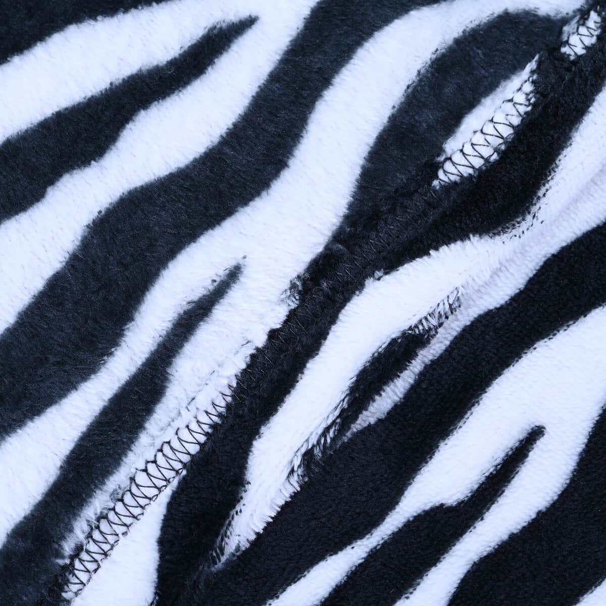 Homesmart Set of 2 Zebra Stripe & Black Solid Pattern Microfiber Flannel Blanket image number 4