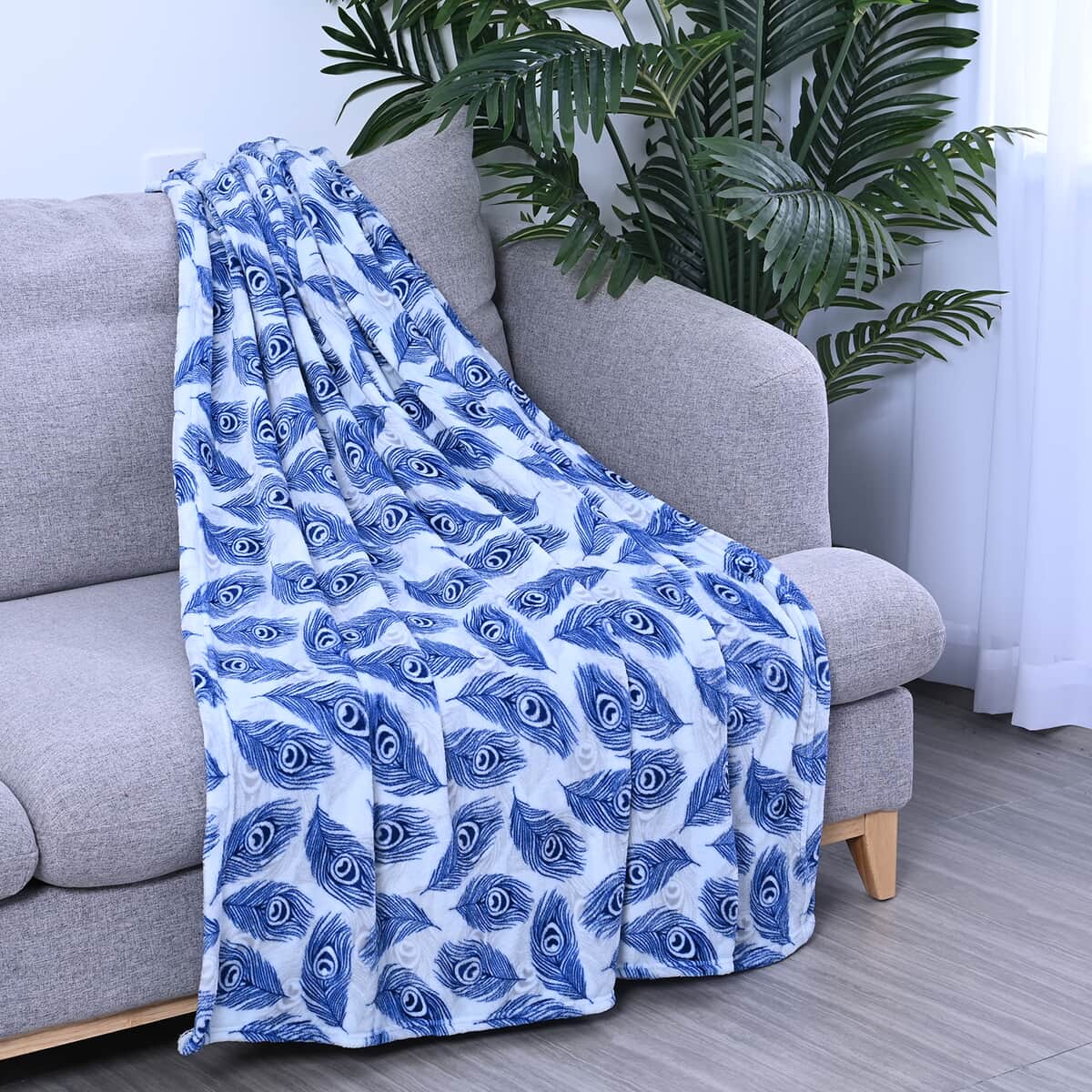 Homesmart Set of 2 Feather Pattern & Blue Solid Pattern Microfiber Flannel Blanket image number 0