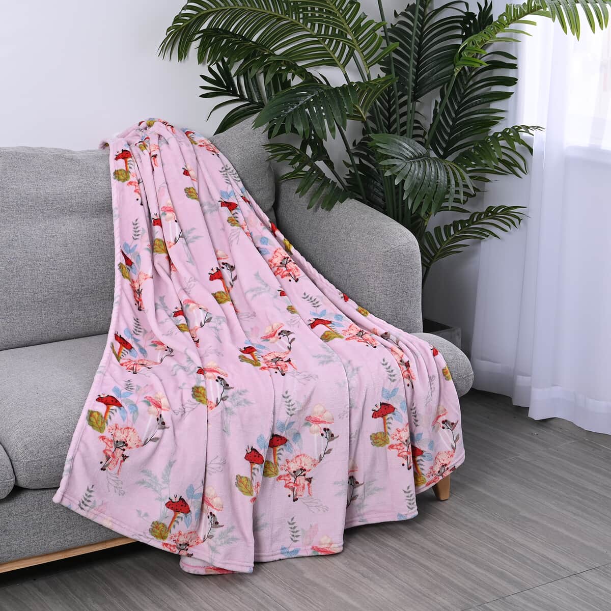 Homesmart Set of 2 Pink Bottom/Flower Pattern & Blue Solid Microfiber Flannel Blanket image number 0