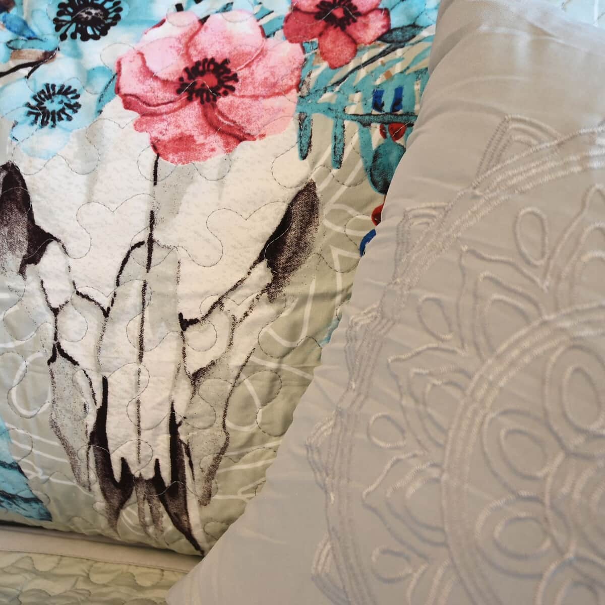 UNIDOS Gray Bull Skull 5 pc Reversible Bedspread Set -Queen image number 3