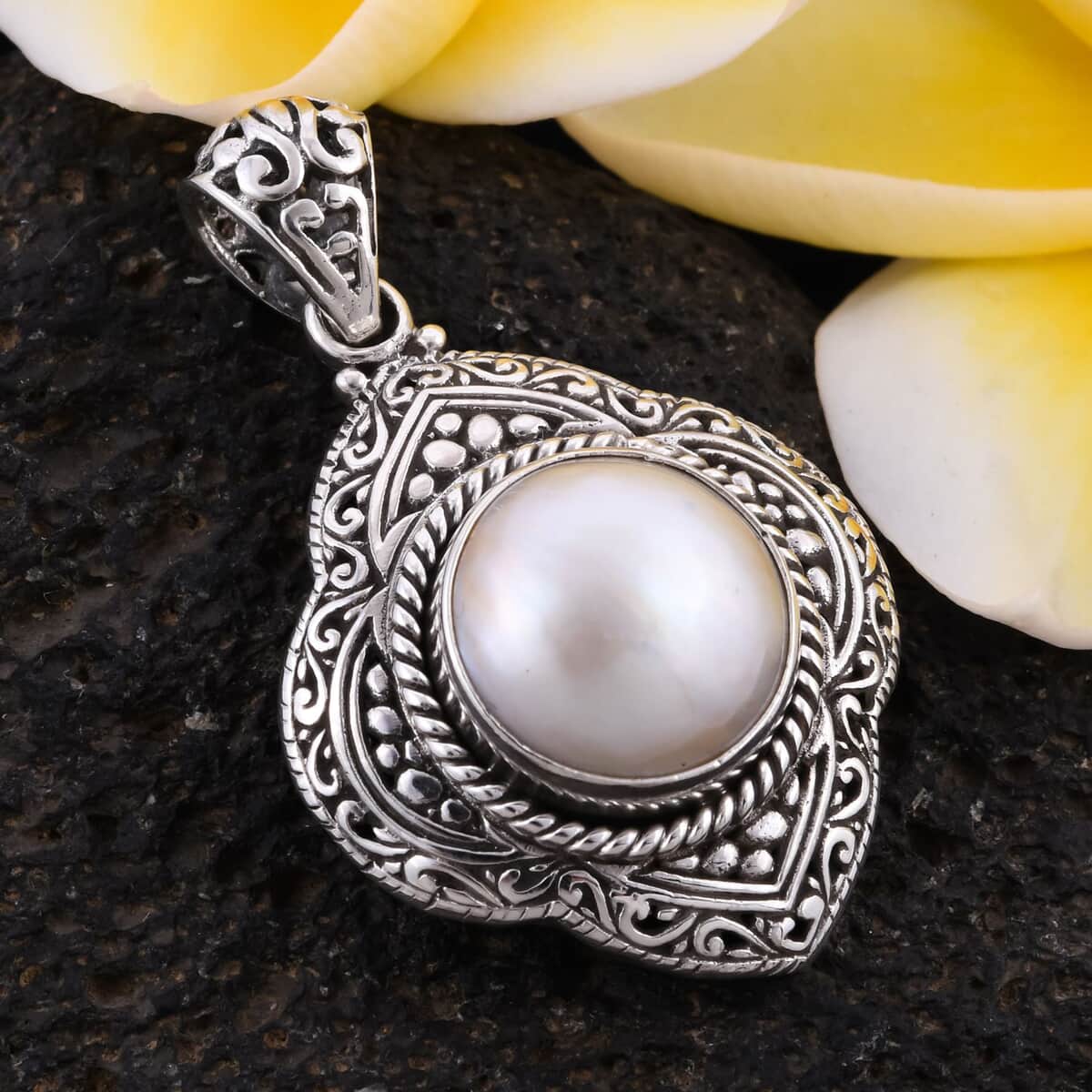 Mother’s Day Gift Bali Legacy White Mabe Pearl Pendant in Sterling Silver image number 1