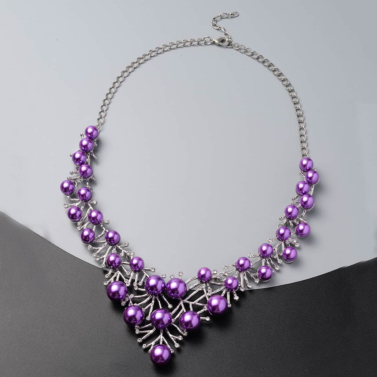 Simulated Purple Pearl and White Austrian Crystal BIB Necklace 20.50 Inches in Silvertone image number 1