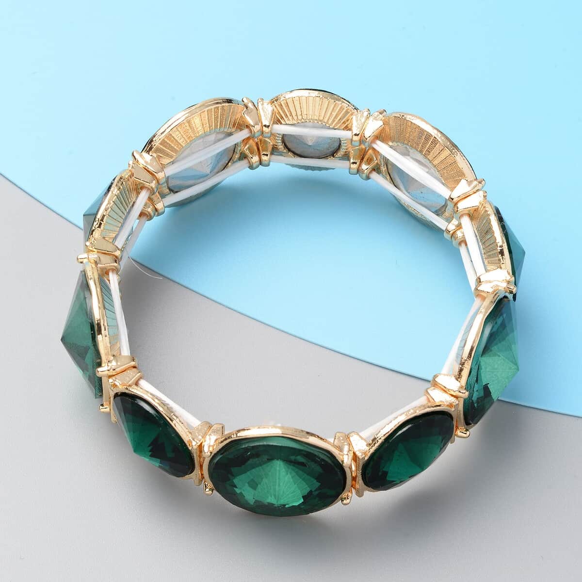 Green Glass Bracelet in Goldtone (7.00 In) image number 1