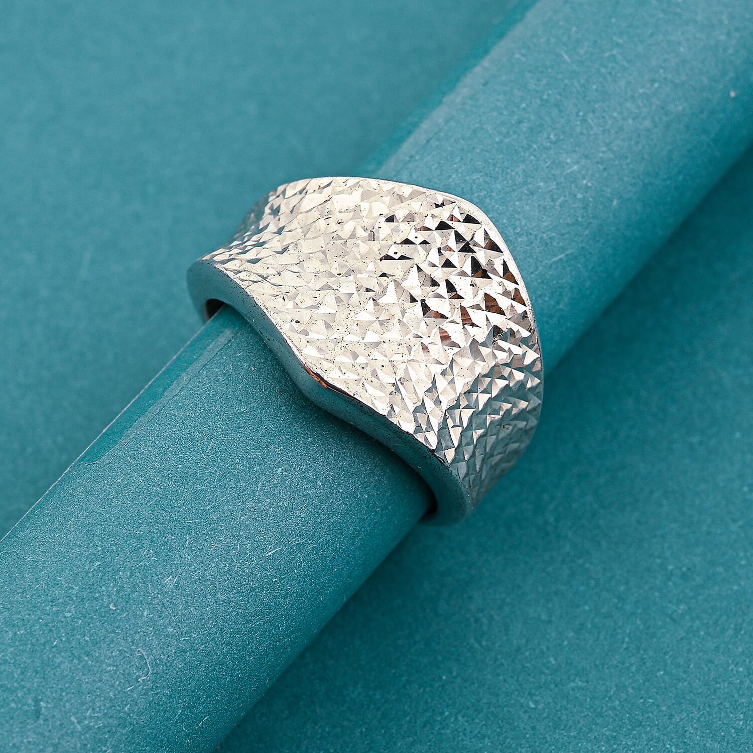 Rhodium Over Sterling Silver Hammered Ring (Size 8.0) 5.60 Grams