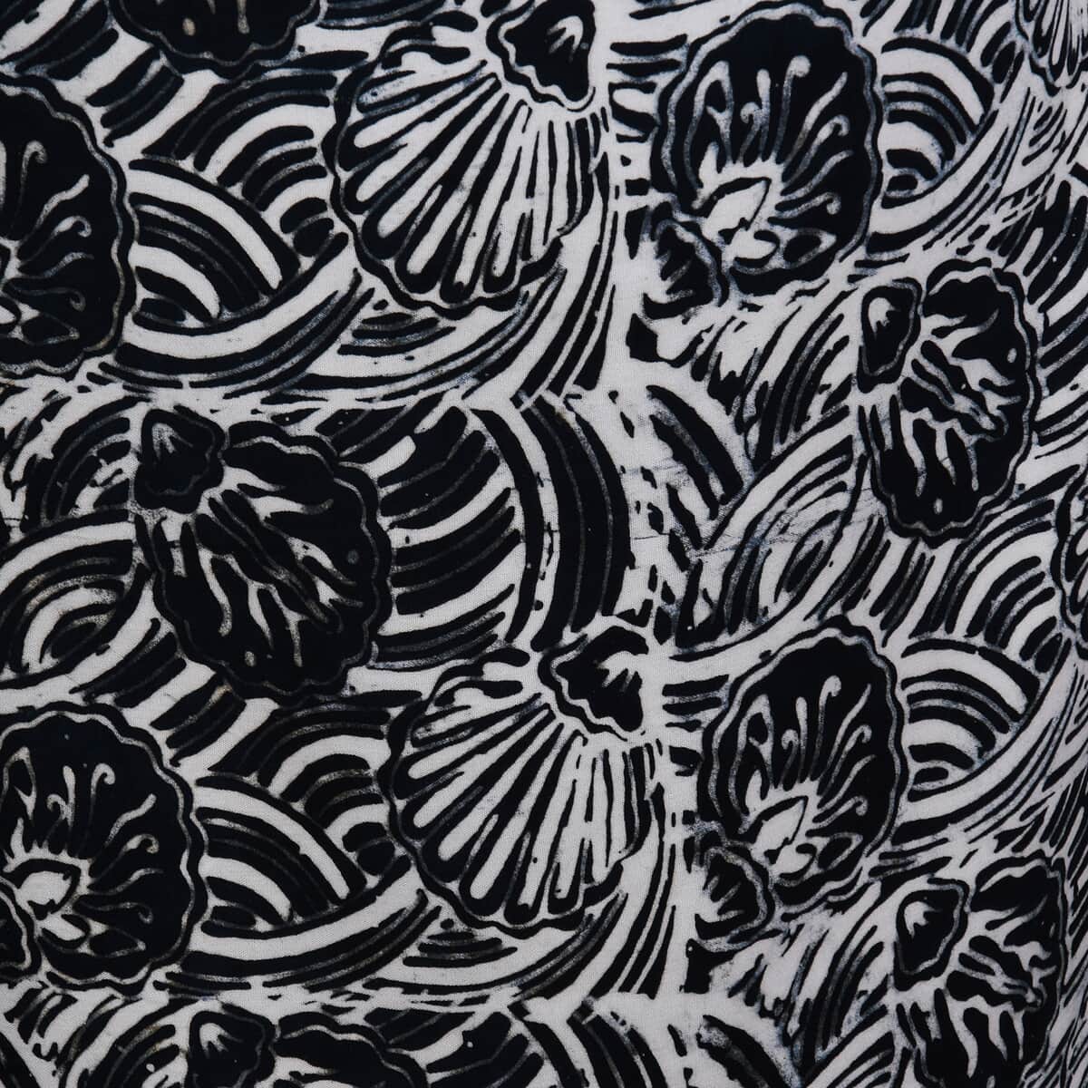 Handmade Black Shell Motif Pattern 100% Rayon Sarong image number 4