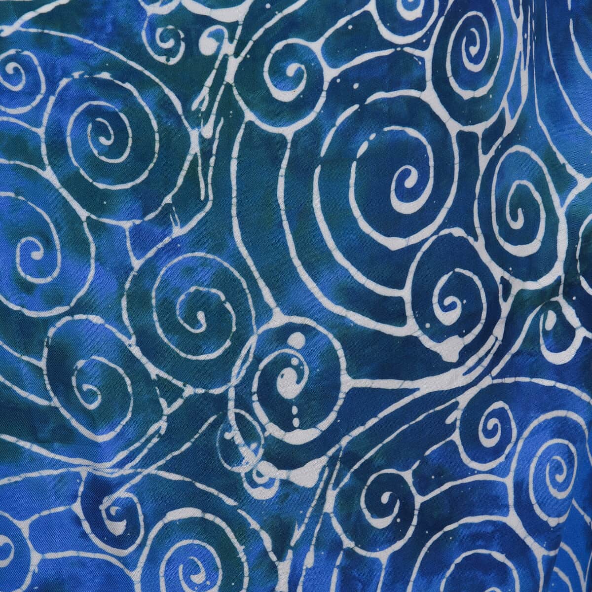 Handmade Blue Spiral Motif Pattern 100% Rayon Sarong image number 4