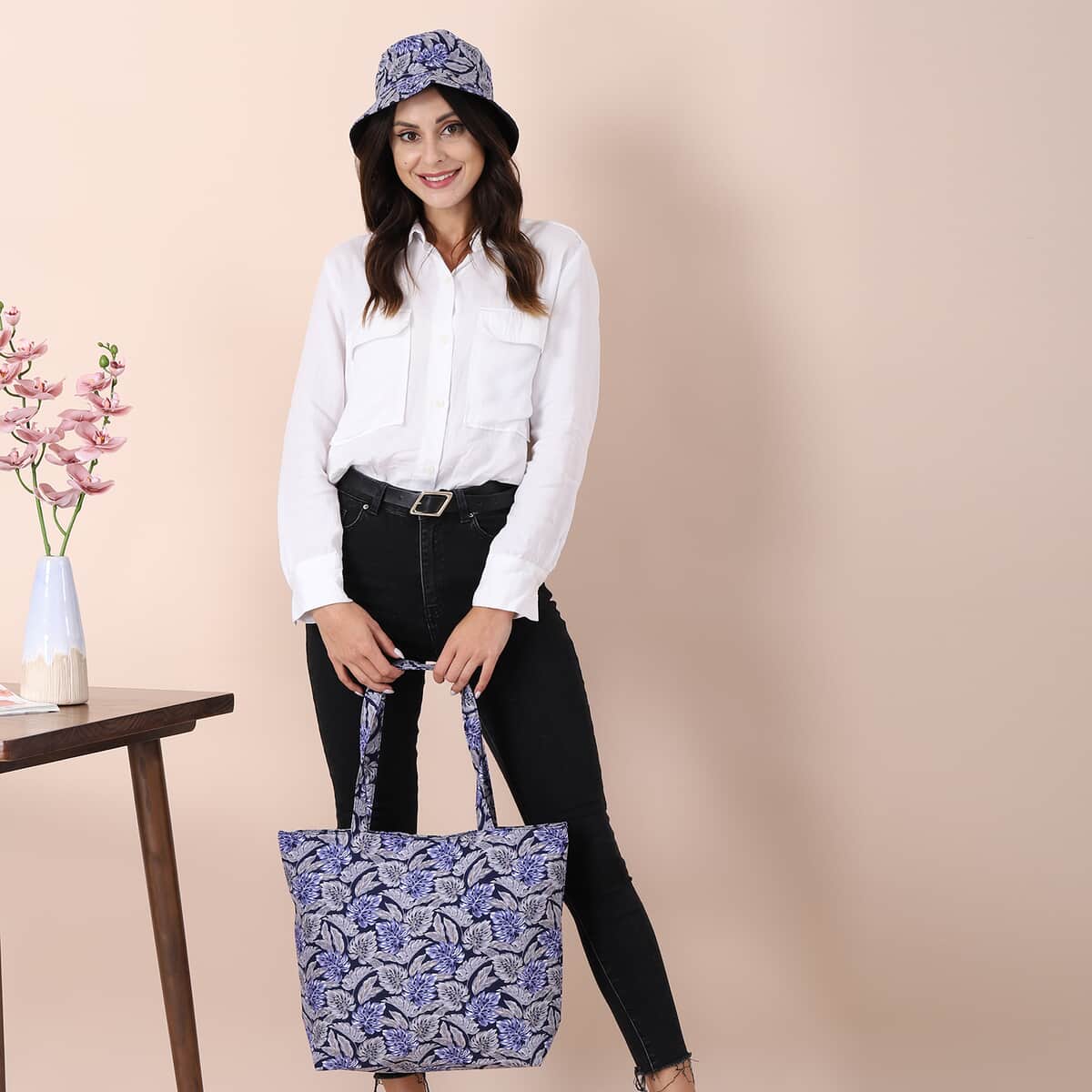 Set of 2 Blue and White Leaf Pattern Viscose Tote Bag with Matching Hat image number 0