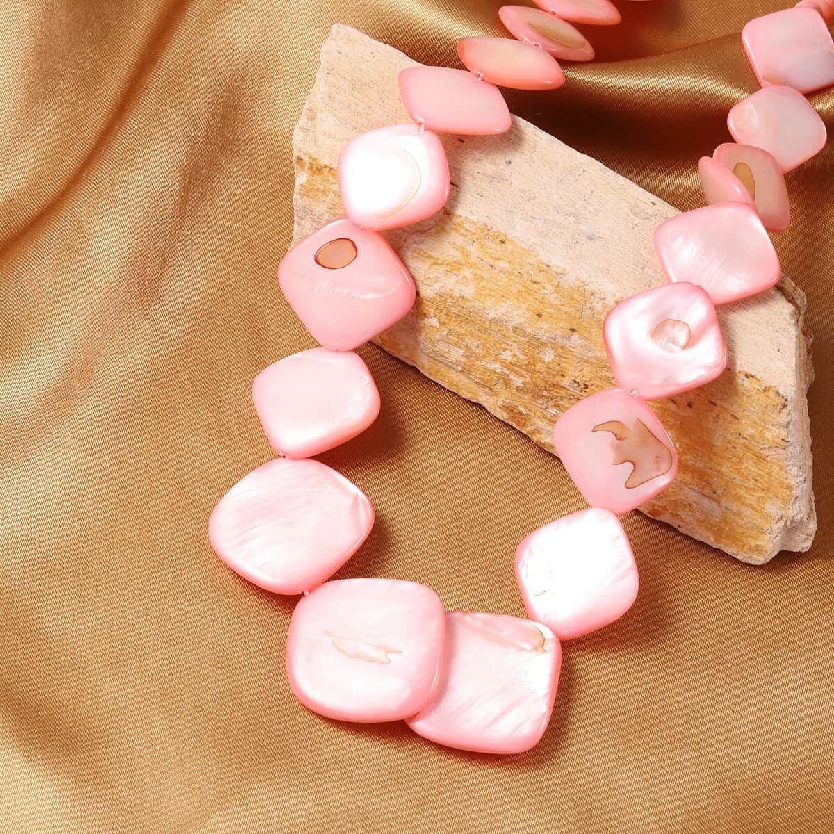 Pink Shell Pearl Necklace 18-20 Inches in Stainless Steel image number 1