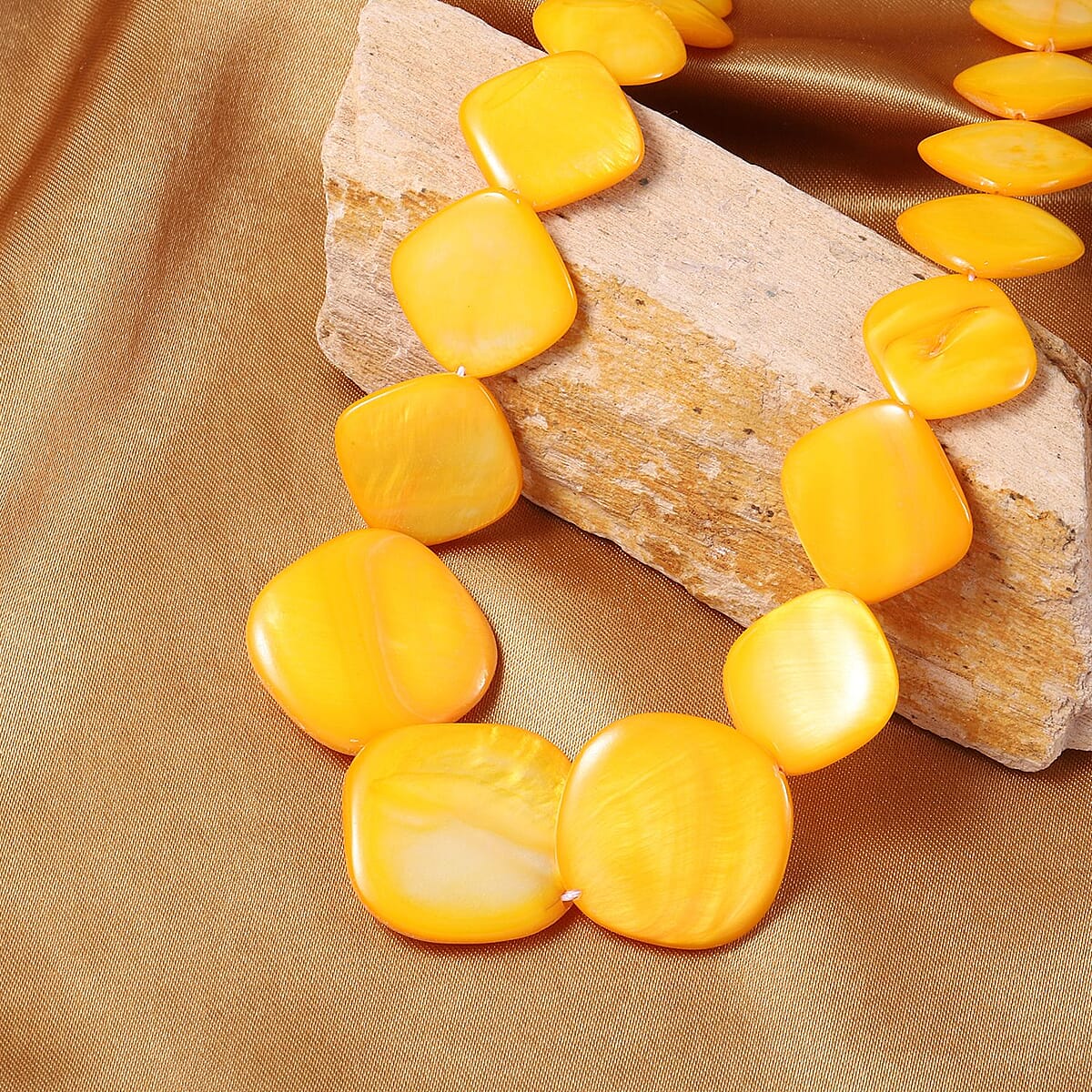 Yellow Shell Pearl Necklace 18-20 Inches in Stainless Steel image number 1