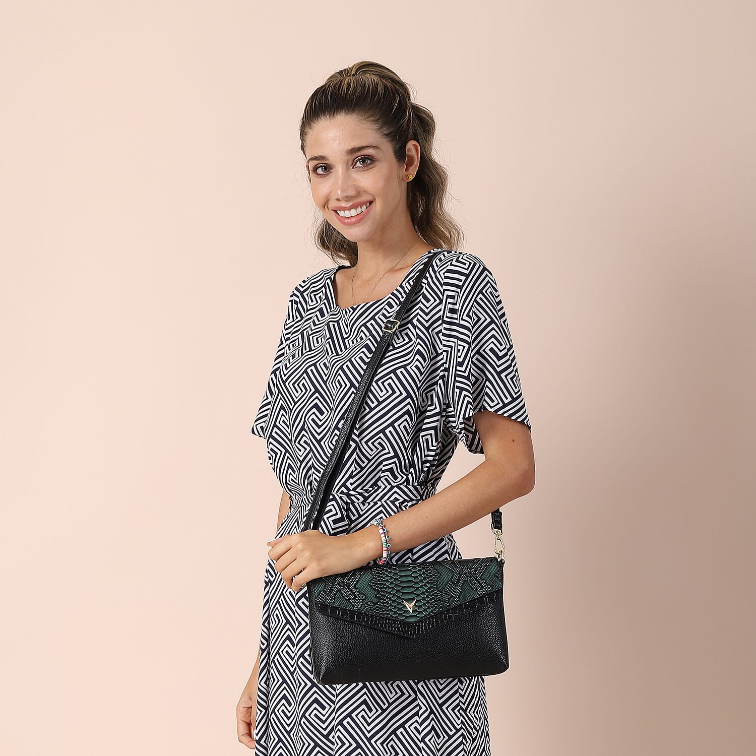 Hong Kong Closeout Collection Black and Green Snakeskin Pattern Genuine Leather Crossbody Bag with Shoulder Strap