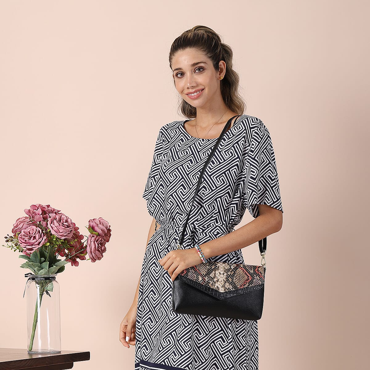 Hong Kong Closeout Collection Black and Khaki Snakeskin Pattern Genuine Leather Crossbody Bag with Shoulder Strap image number 1