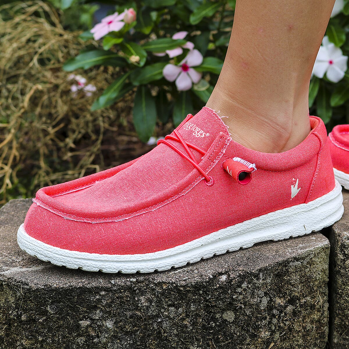 Frogg Toggs Red Java Women's Slip-on Waterproof Breathable Shoe (Size 6) image number 1