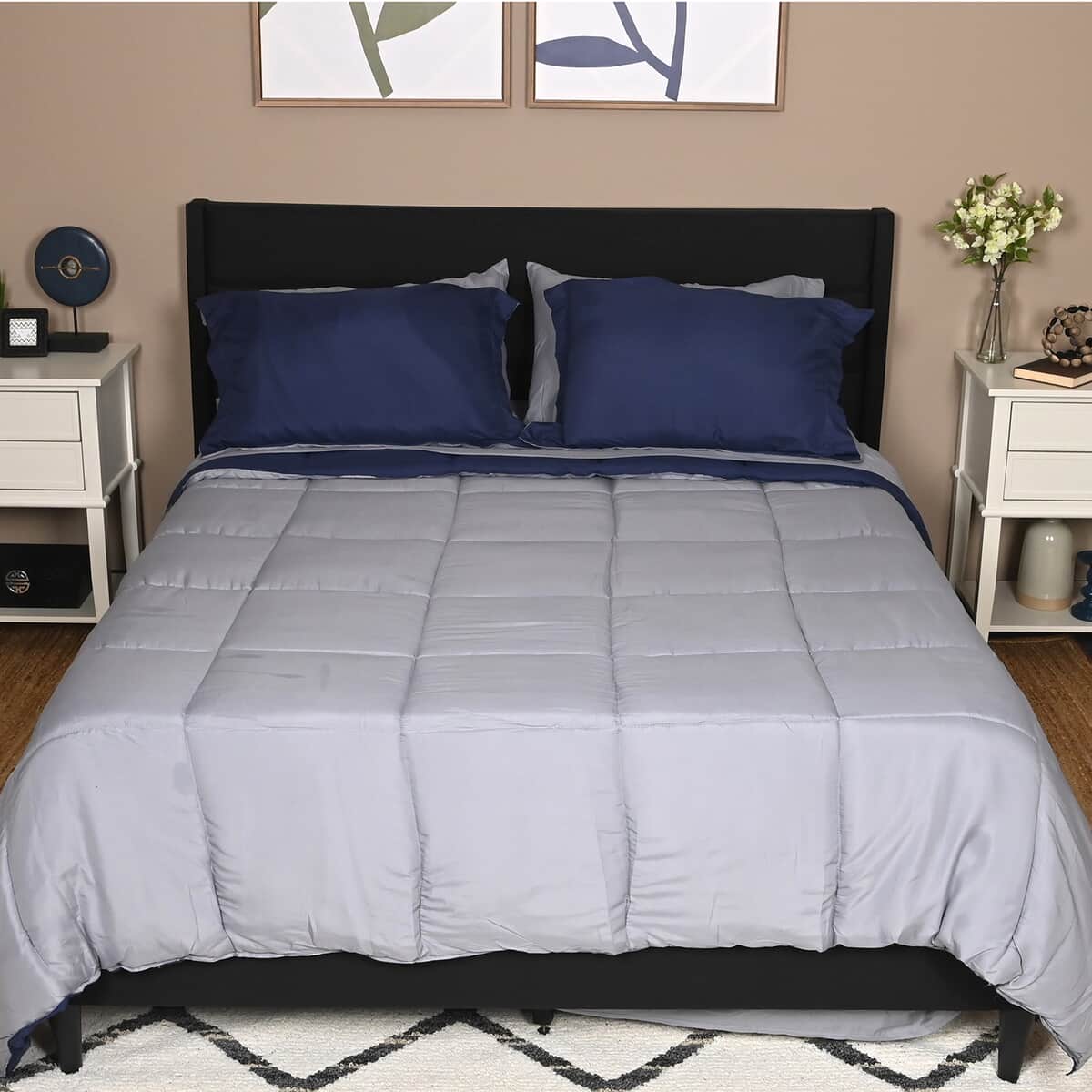 Closeout VCNY Lincoln Black, White Reversible 7pc Bed in a Bag Comforter Set Includes Sheet Set - Full image number 1