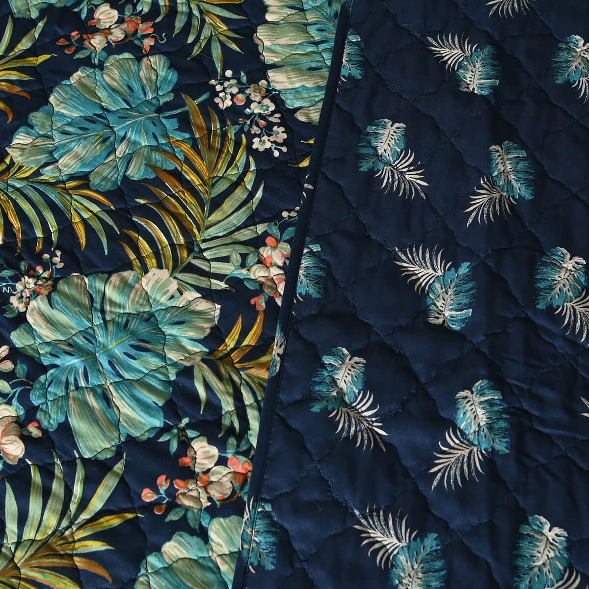 SEASIDE VILLA 3pc Navy Blue and Green Leaf Disperse Print Quilt Set - Blue (Queen) image number 2