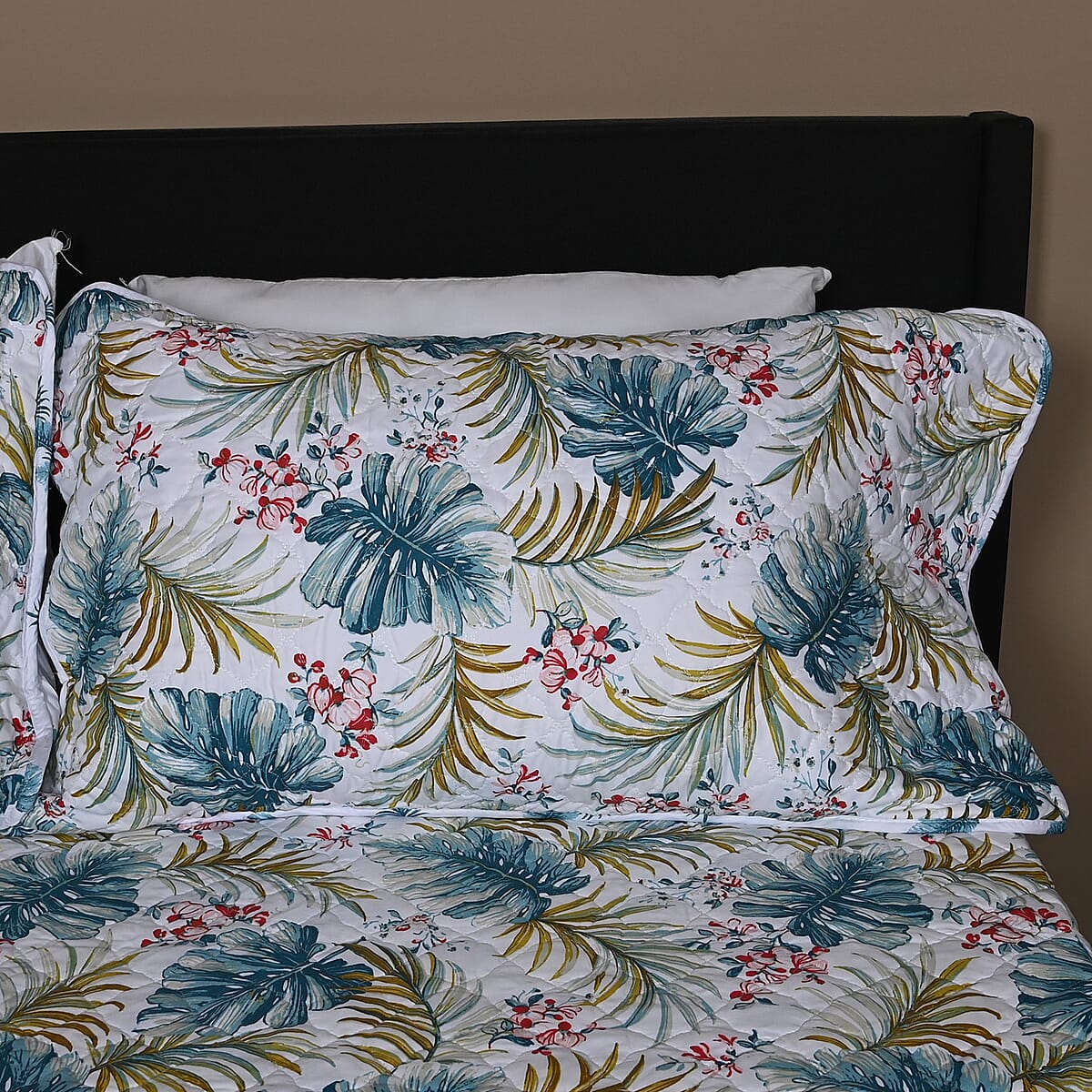 Closeout SEASIDE VILLA 3pc White and Green Leaf Disperse Print Quilt Set - (King) image number 1