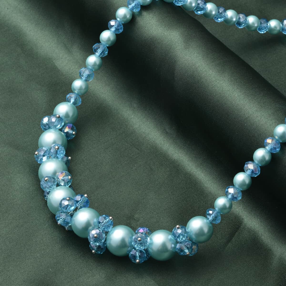 Simulated Blue Pearl and Glass Beaded Necklace 20-22 Inches in Silvertone image number 1