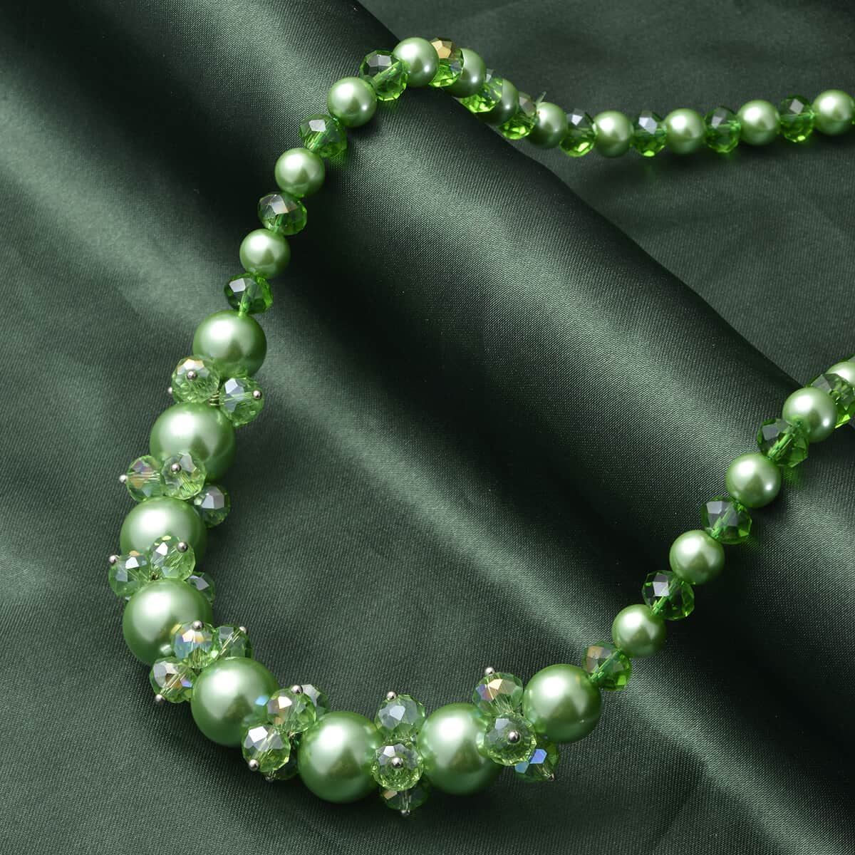 Simulated Green Pearl and Glass Beaded Necklace in Stainless Steel 20-22 Inches image number 1