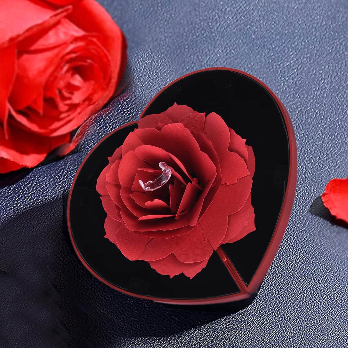 Red 3D Flower Heart-shaped Ring Box image number 2