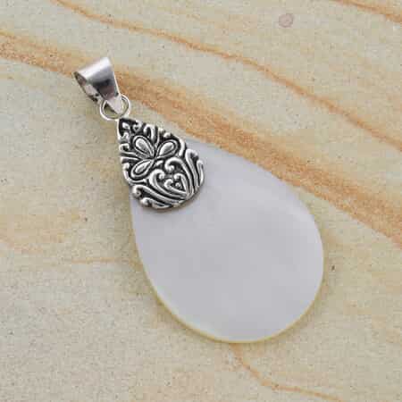 Mother Of Pearl Pendant in Sterling Silver image number 1