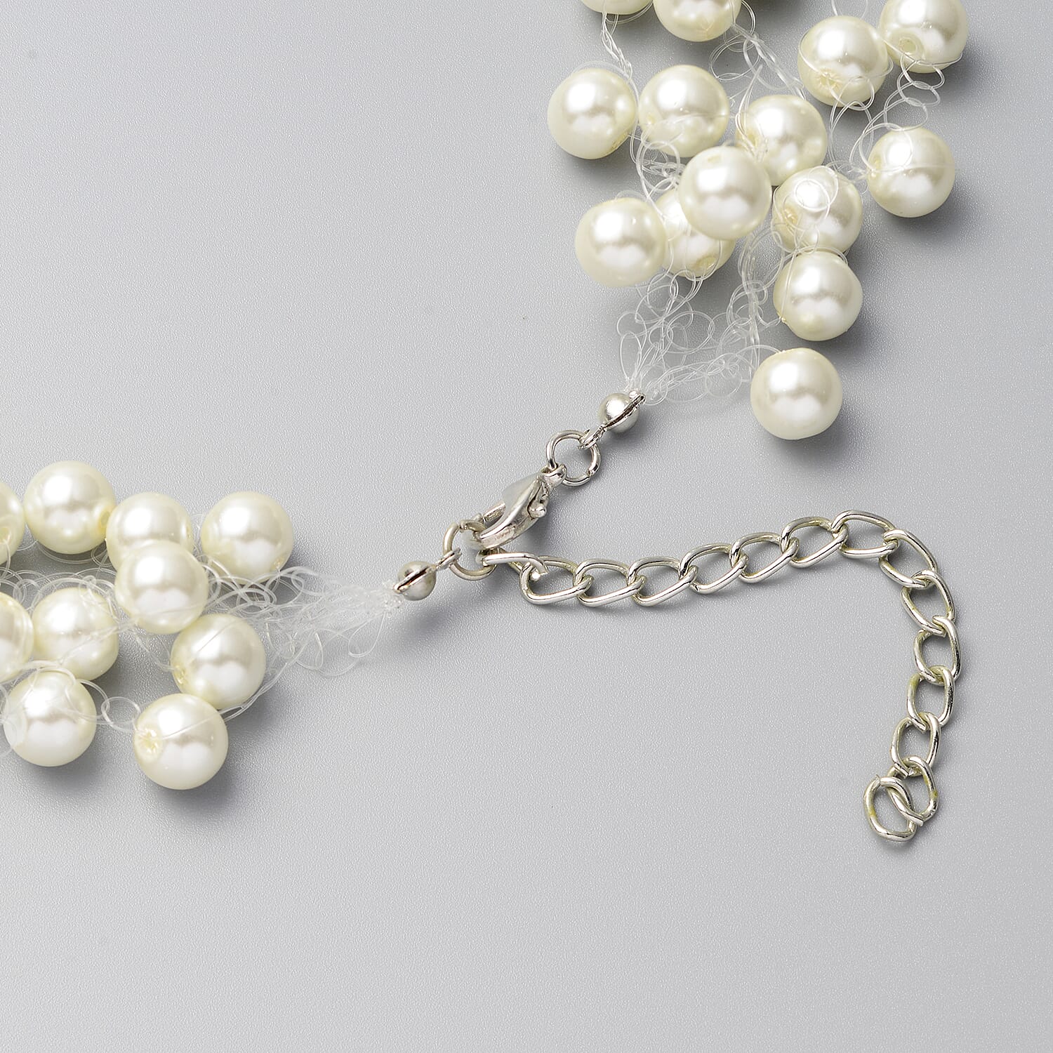 White Pearl Glass 7-9mm Beaded Necklace 18 Inches in Silvertone