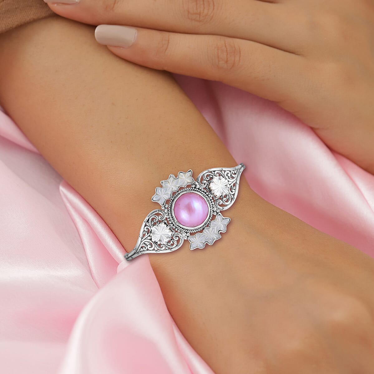 Bali Legacy Mabe Pearl and Mother Of Pearl Carved Flower Cuff Bracelet in Sterling Silver (7.50 In) 25 Grams image number 2