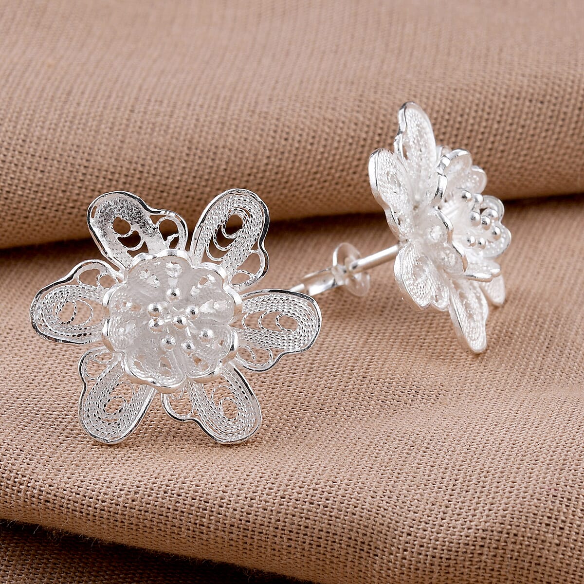 Floral Earrings in Sterling Silver 2.50 Grams image number 1