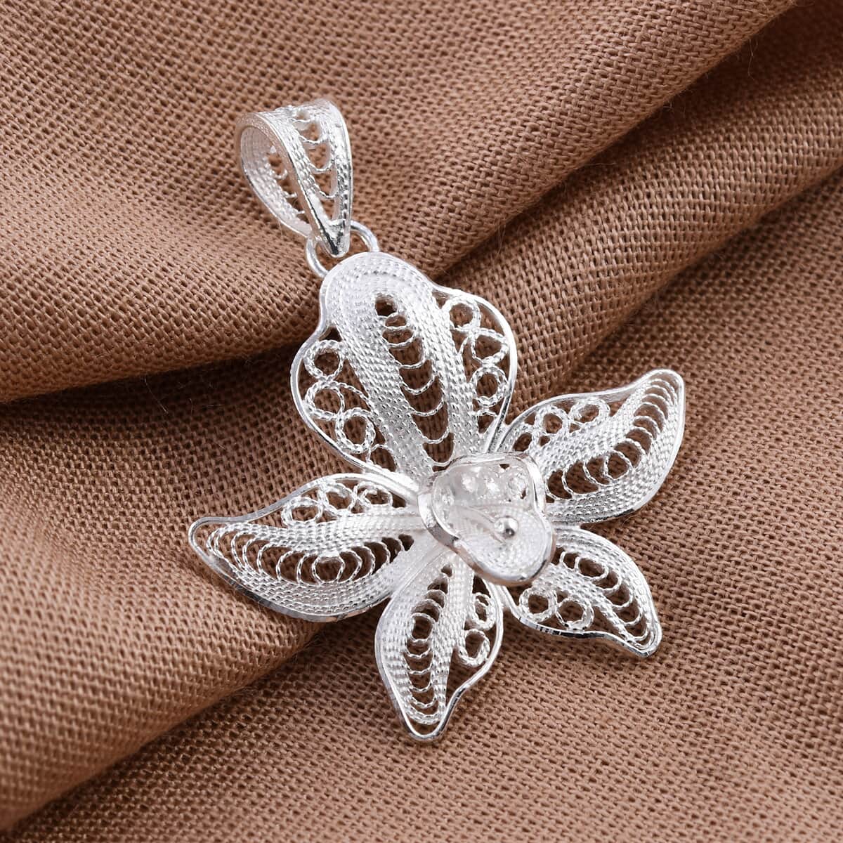 Lotus Flower Pendant in Sterling Silver 2.10 Grams image number 1