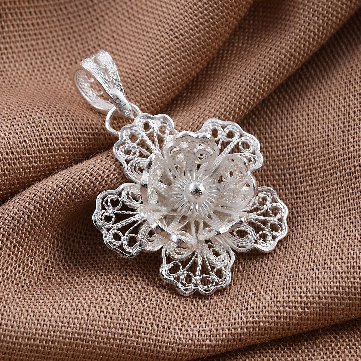 Artistry Tarakashi Collection Sterling Silver Floral Pendant 1.85 Grams image number 1