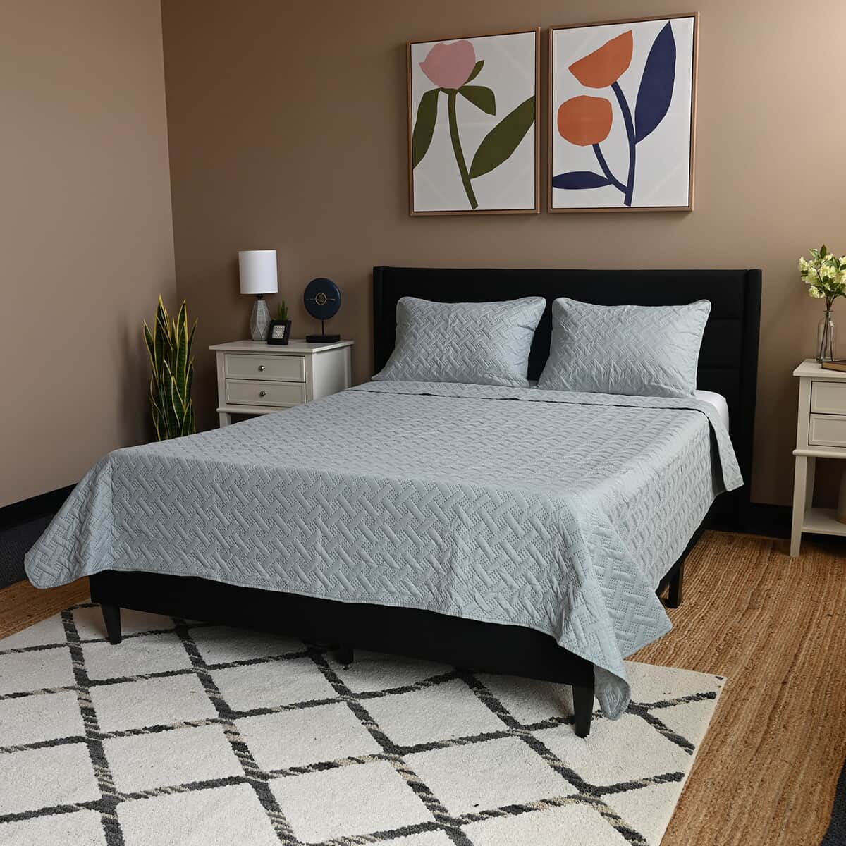 VCNY HOME NINA Gray 3pc Pinsonic Solid Quilt Set -Queen image number 0
