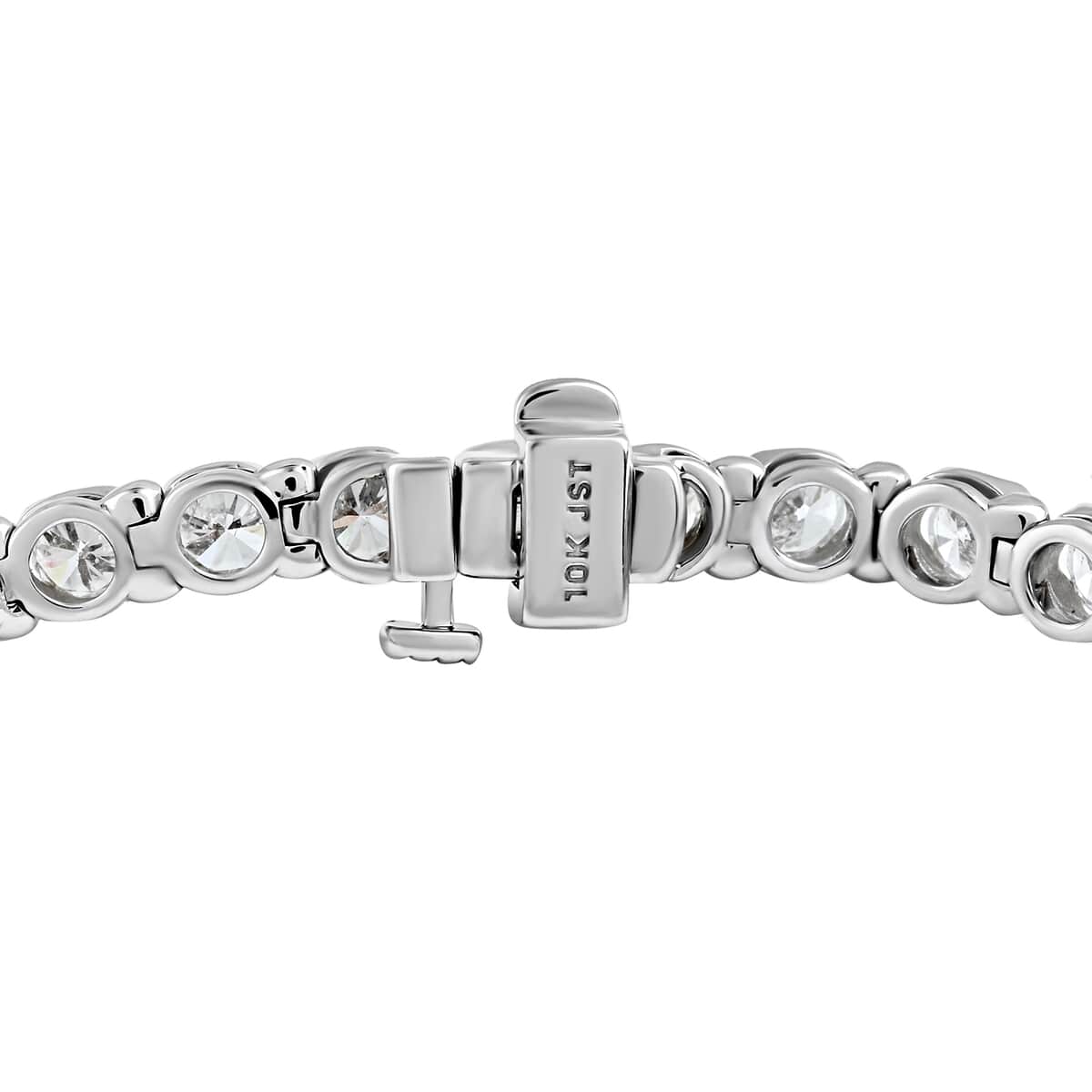 NY Closeout 10K White Gold Diamond Line Tennis Bracelet (7.00 In) 12.40 Grams 7.00 ctw image number 3
