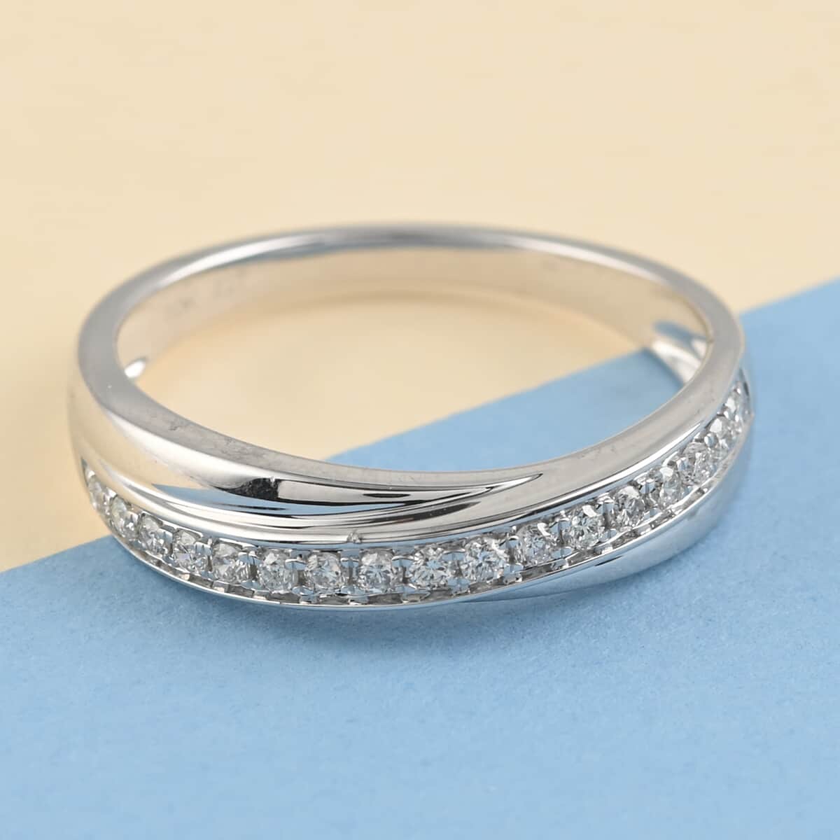 NY CLOSEOUT 10K White Gold G-H SI Diamond Slanted Band Ring (Size 7.0) 2.30 Grams 0.20 ctw image number 1
