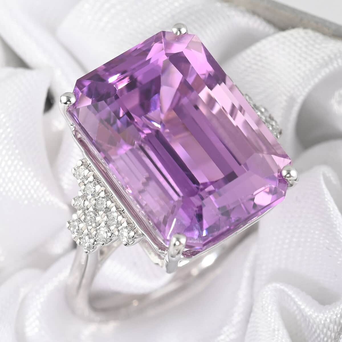 Certified & Appraised RHAPSODY 950 Platinum AAAA Patroke Kunzite and E-F VS Diamond Ring (Size 8.0) 8.40 Grams 18.65 ctw image number 1