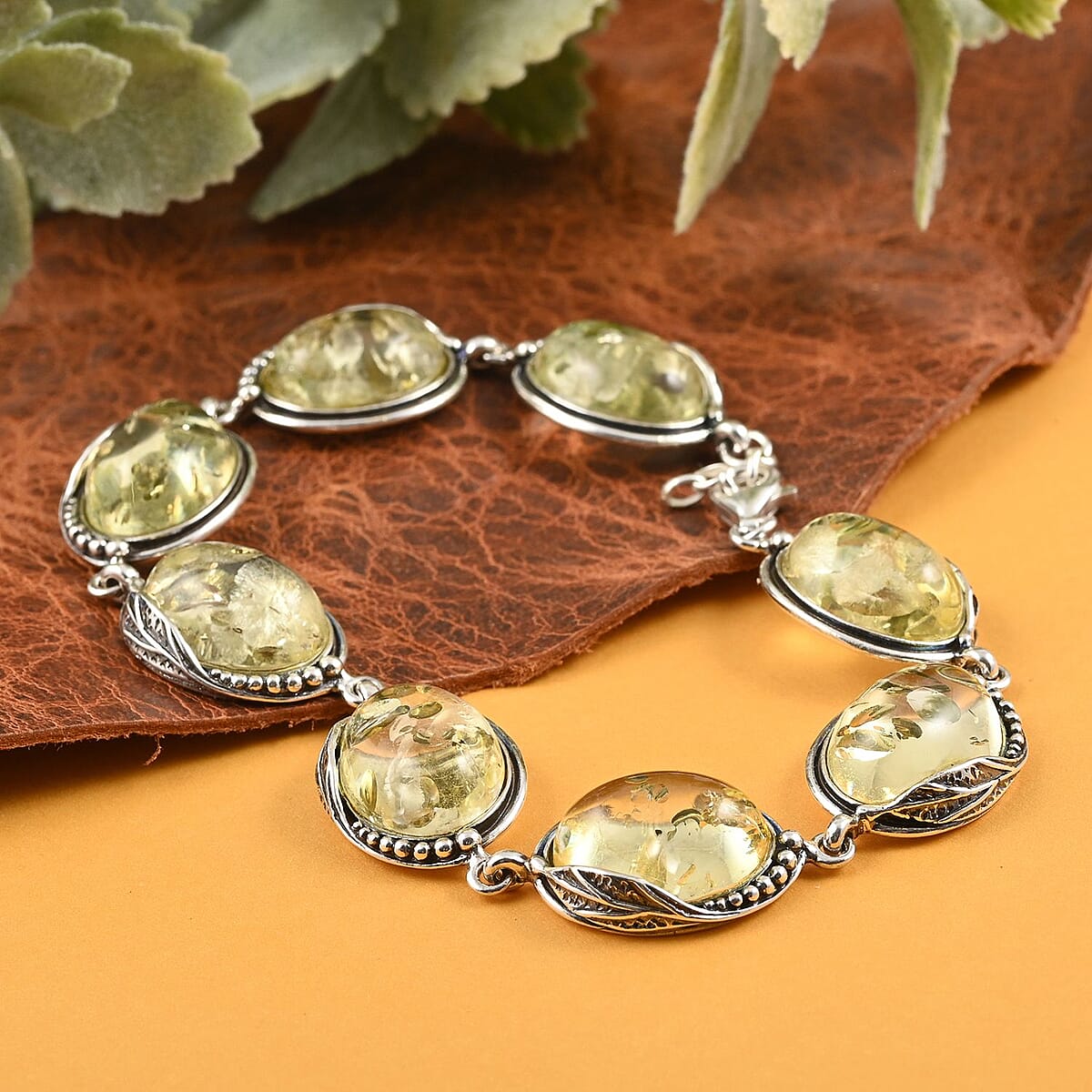 Yellow Colored Amber Link Bracelet in Sterling Silver (8.50 In) image number 1
