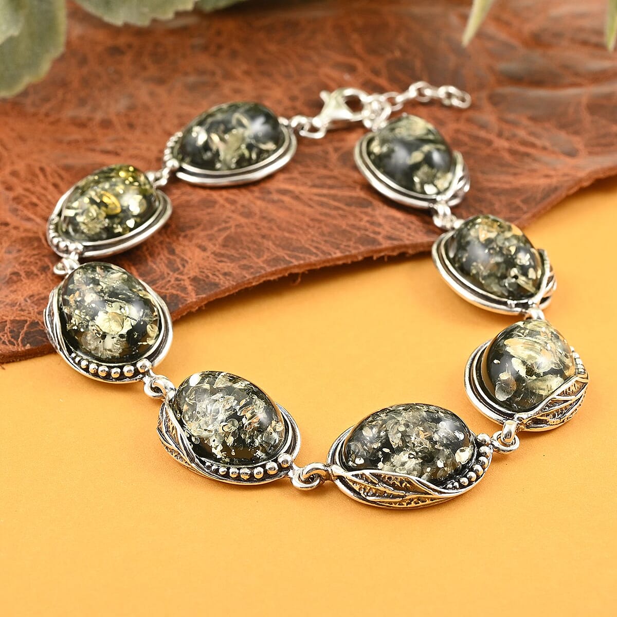 Mayan Green Amber Link Bracelet in Sterling Silver (8.50 In) image number 1