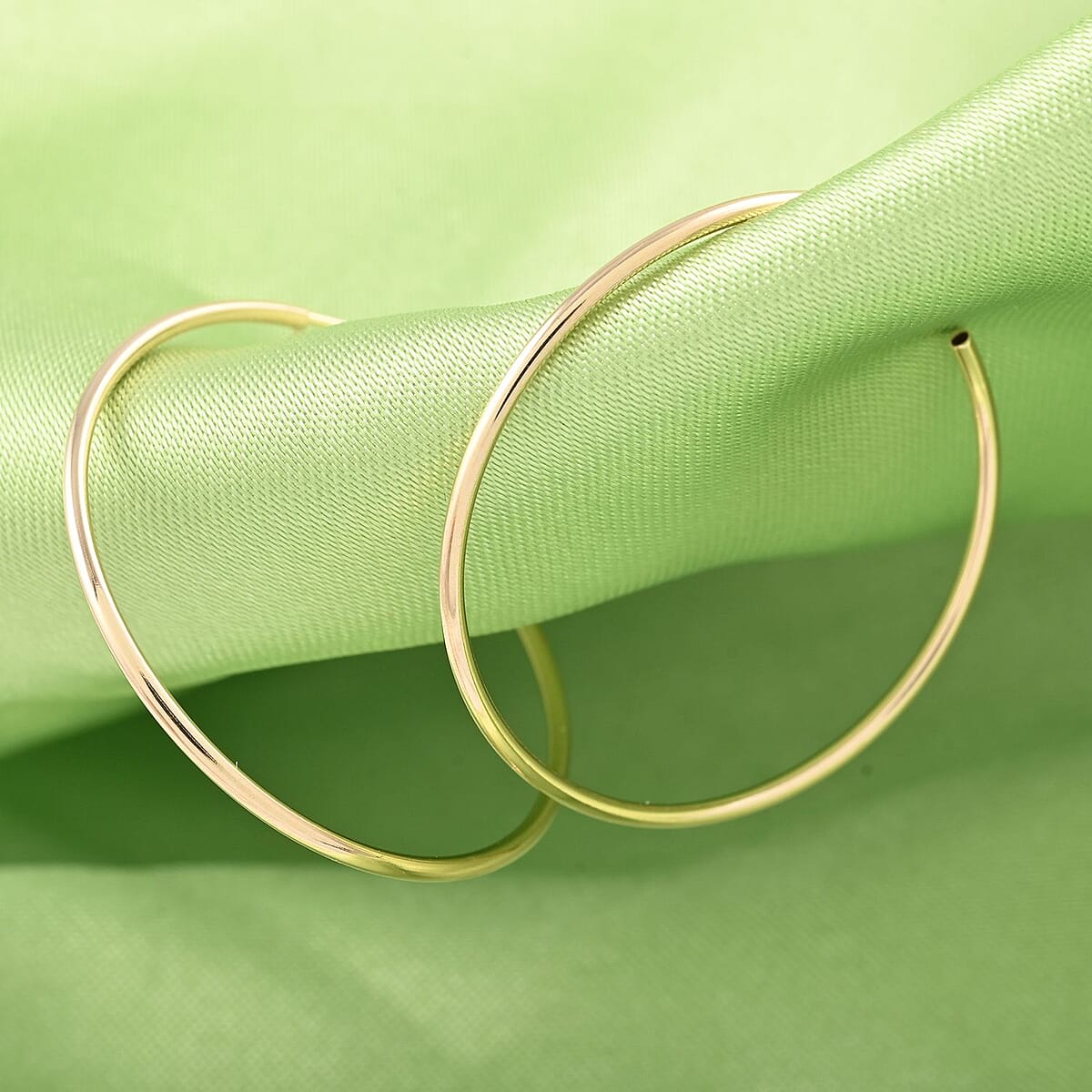 14K Yellow Gold Endless 20mm Hoop Earrings image number 1