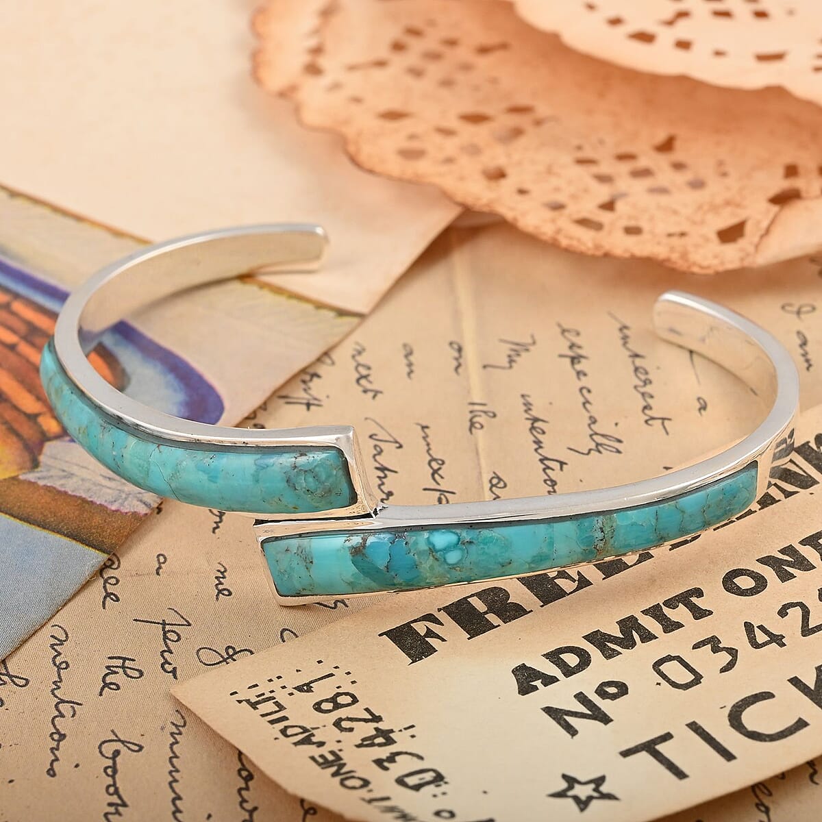 Santa Fe Style Kingman Turquoise Bangle Bracelet in Sterling Silver (6.50 in) 7.50 ctw image number 1