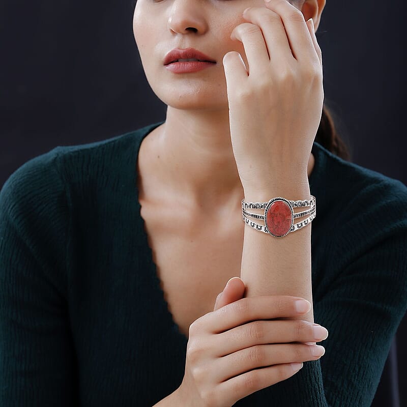 Santa Fe Style Plum Coral Bangle Bracelet in Sterling Silver (6.50 in) 6.50 ctw