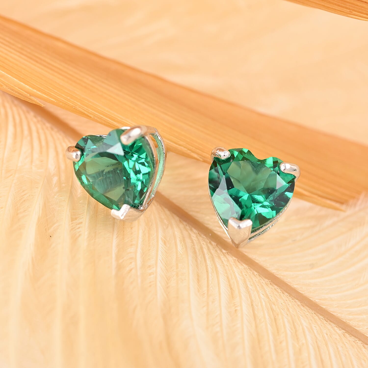 14K White Gold Lab Created Emerald Heart Stud Earrings 0.40 ctw