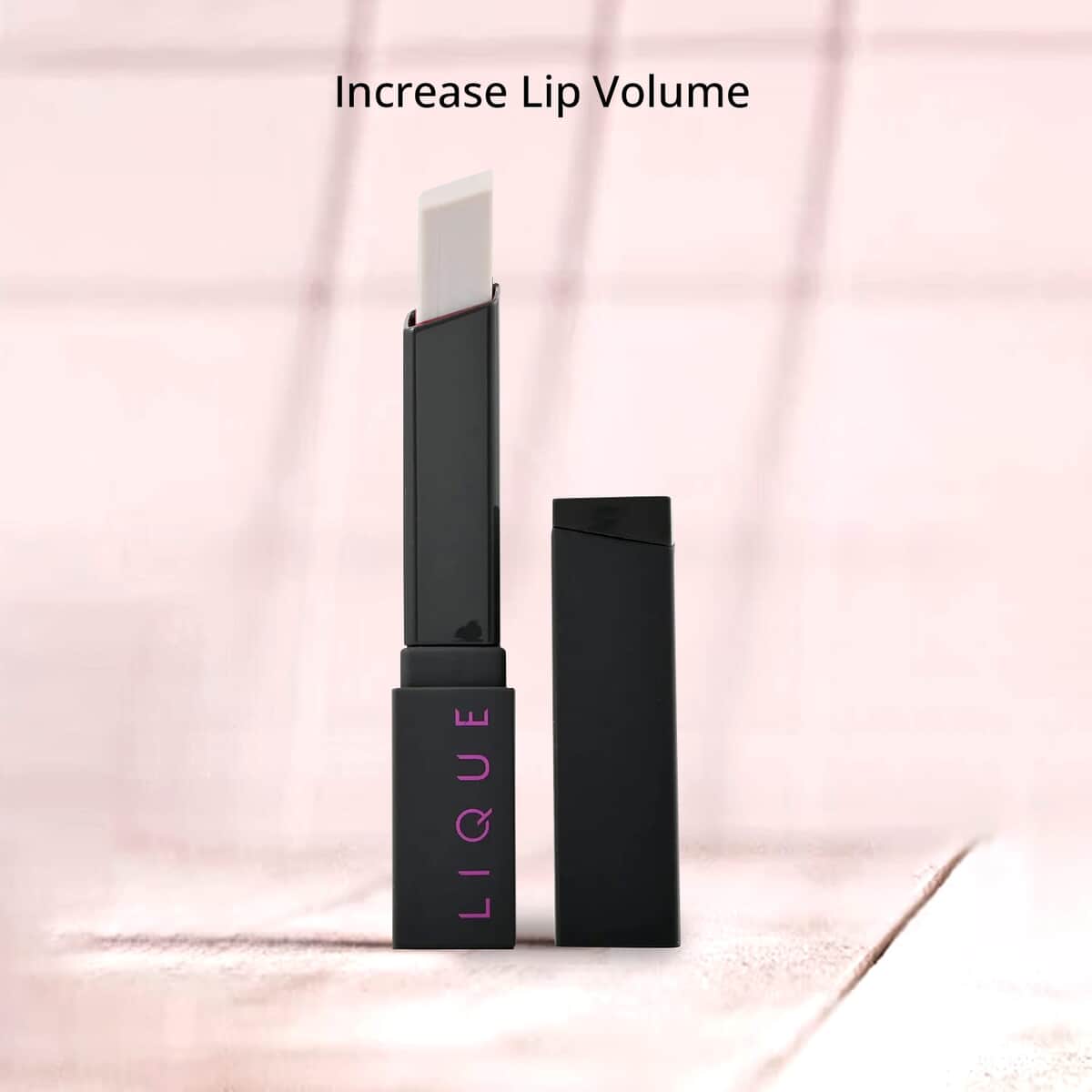 Closeout Lique Set of 2 (One Lipstick & One Effect Powder) with Free Set of 2 (One Lipstick & One Effect Powder) image number 1