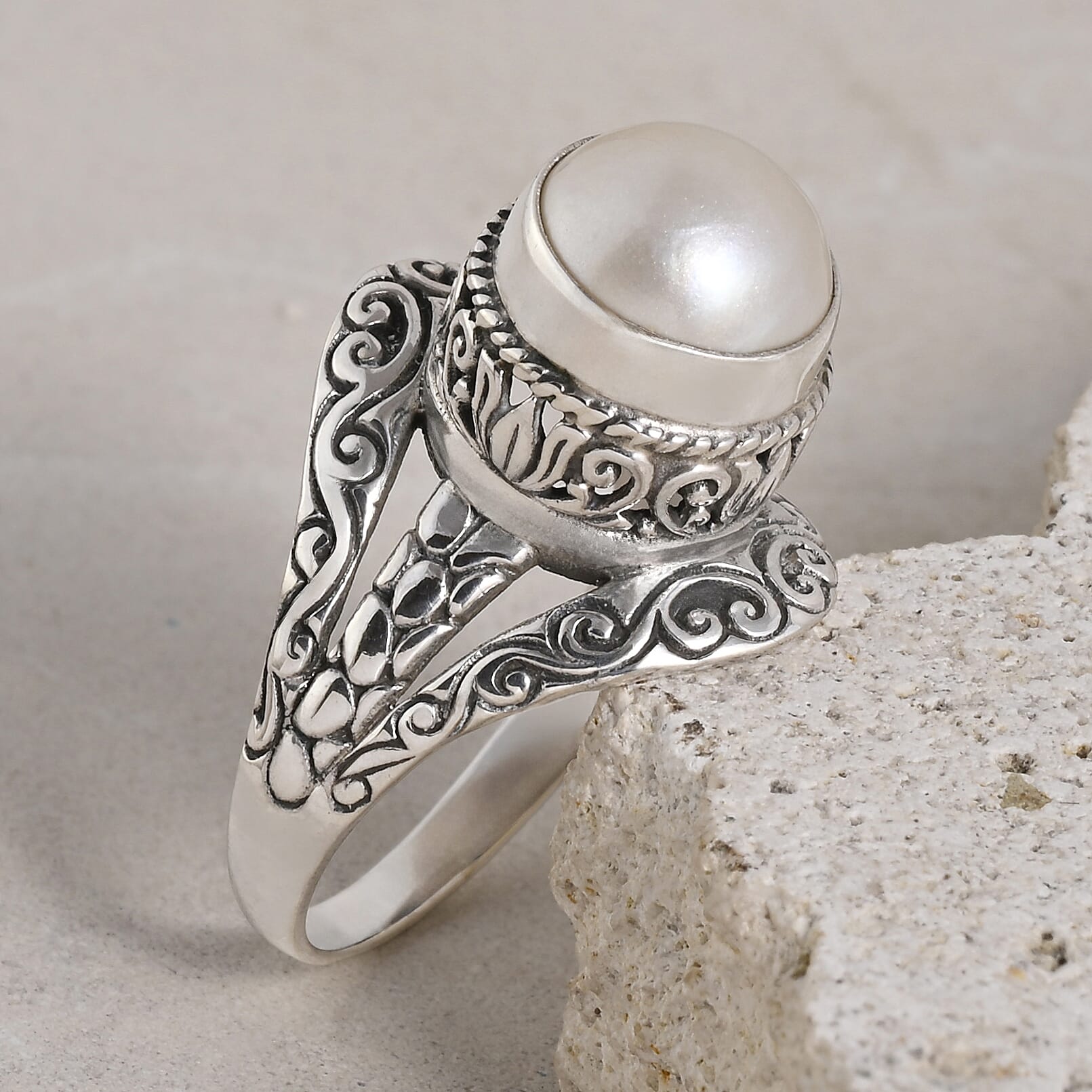 Bali Legacy White Mabe Pearl Ring in Sterling Silver (Size 10.0) 10 Grams