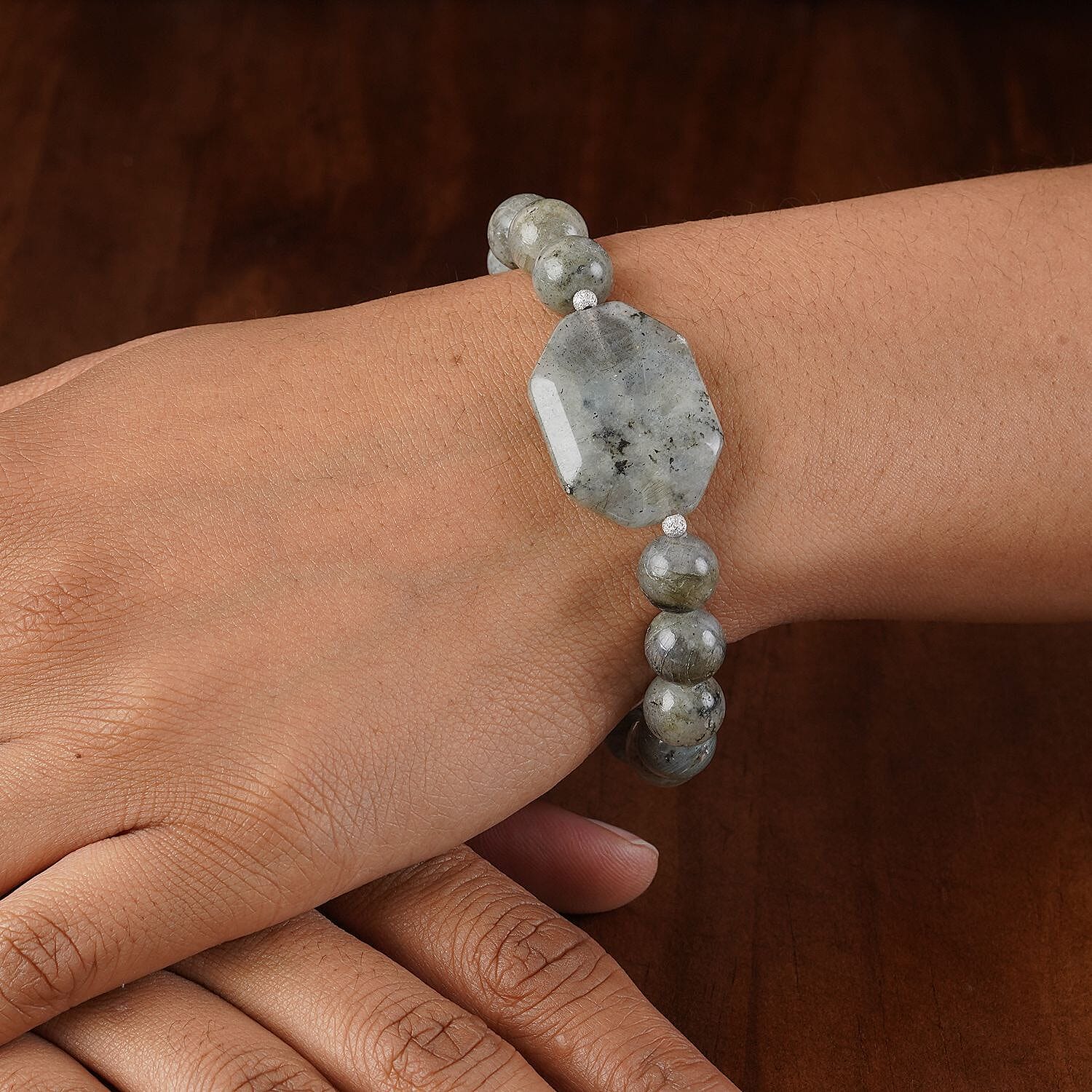 Malagasy Labradorite - Product card gallery slide 3 (10144345030939)