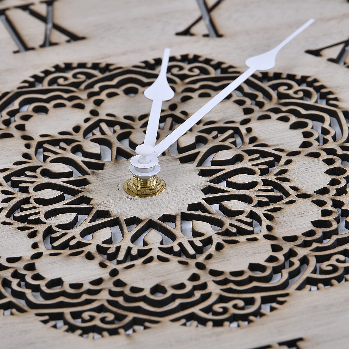 Light Wooden Quartz Sweep Movement Flower Pattern Wall Clock (AAx1 Not Included) | Wall Decor | Wall Art | Modern Wall Clock | Quartz Clock | Wall Clock for Living Room image number 6