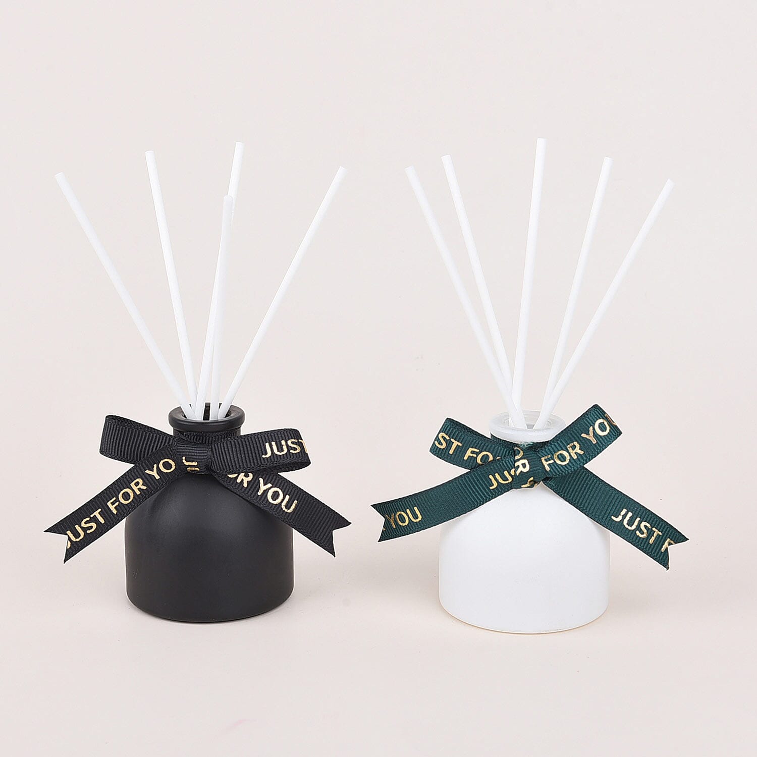 Homesmart Set of 2 50ml Round Fragrance Diffuser (Black- English Pear & Freesia, White-Gardenia) , Diffuser Sticks , Reed Diffuser , Scent Diffuser , Perfume Diffuser