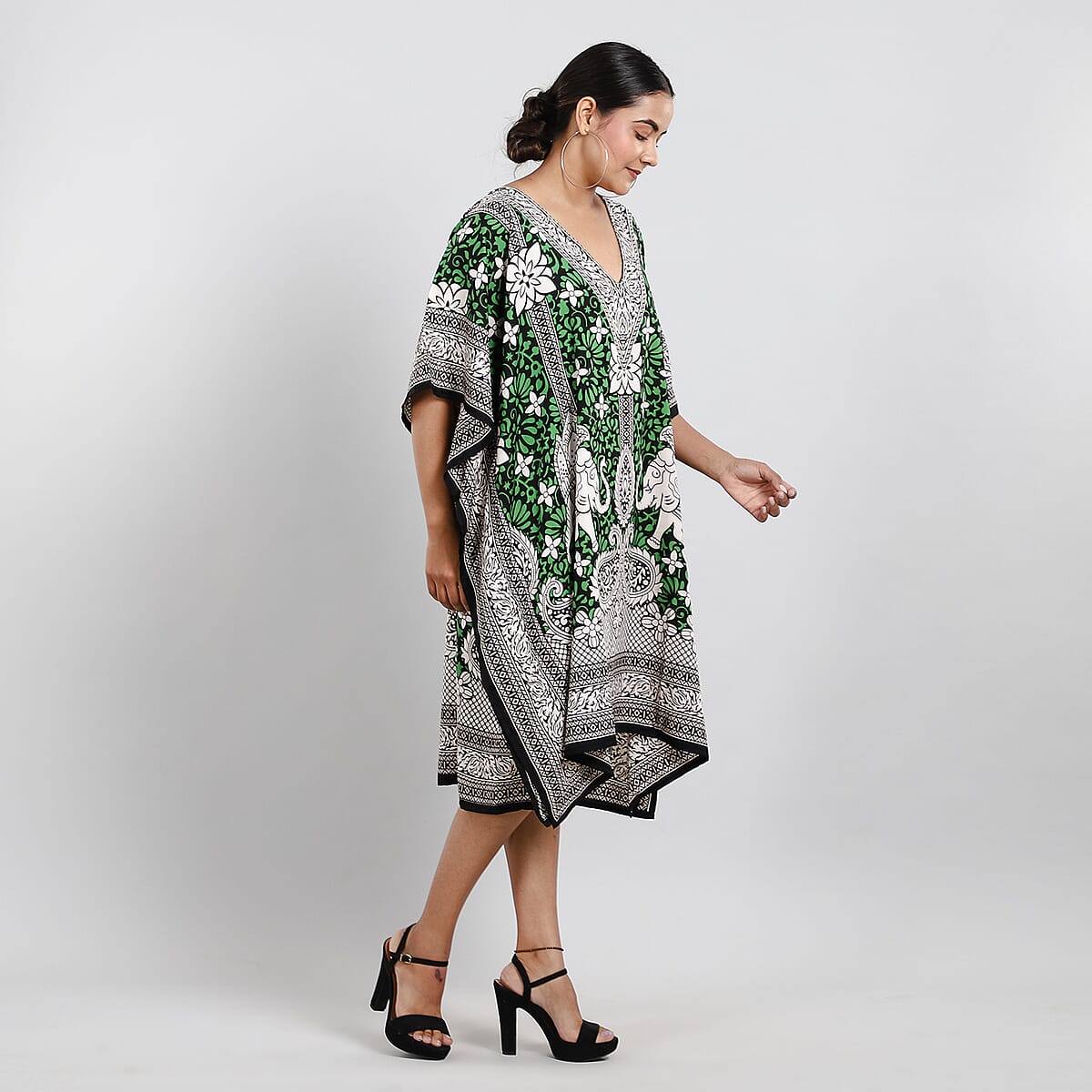JOVIE Green Paisley Elephant Screen Printed Short Kaftan with Pockets - One Size Fits Most image number 3