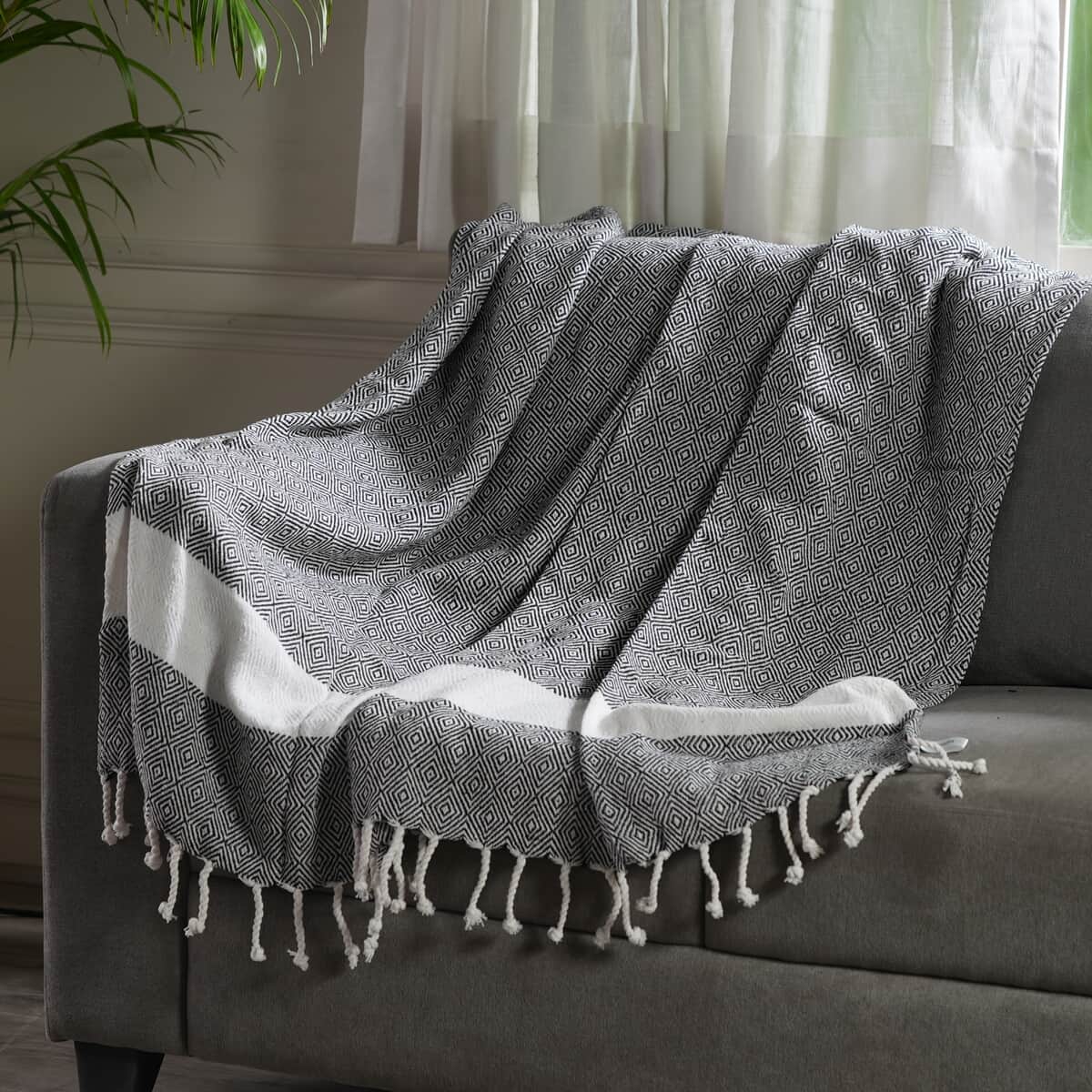 Black Diamond Pattern Cotton Woven Throw Blanket image number 0