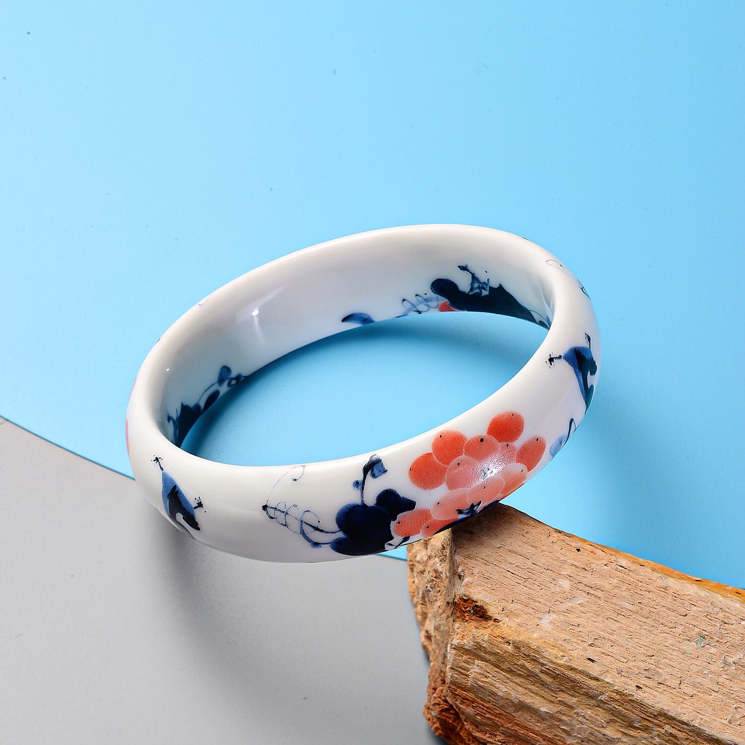 Ceramic Grape Safflower Pattern Bangle Bracelet (8.25 In) 1.00 ctw