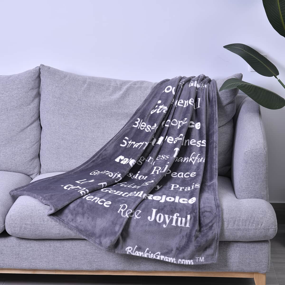 HOMESMART Letters Printed Flannel Blanket- Purple (50"x60") image number 0