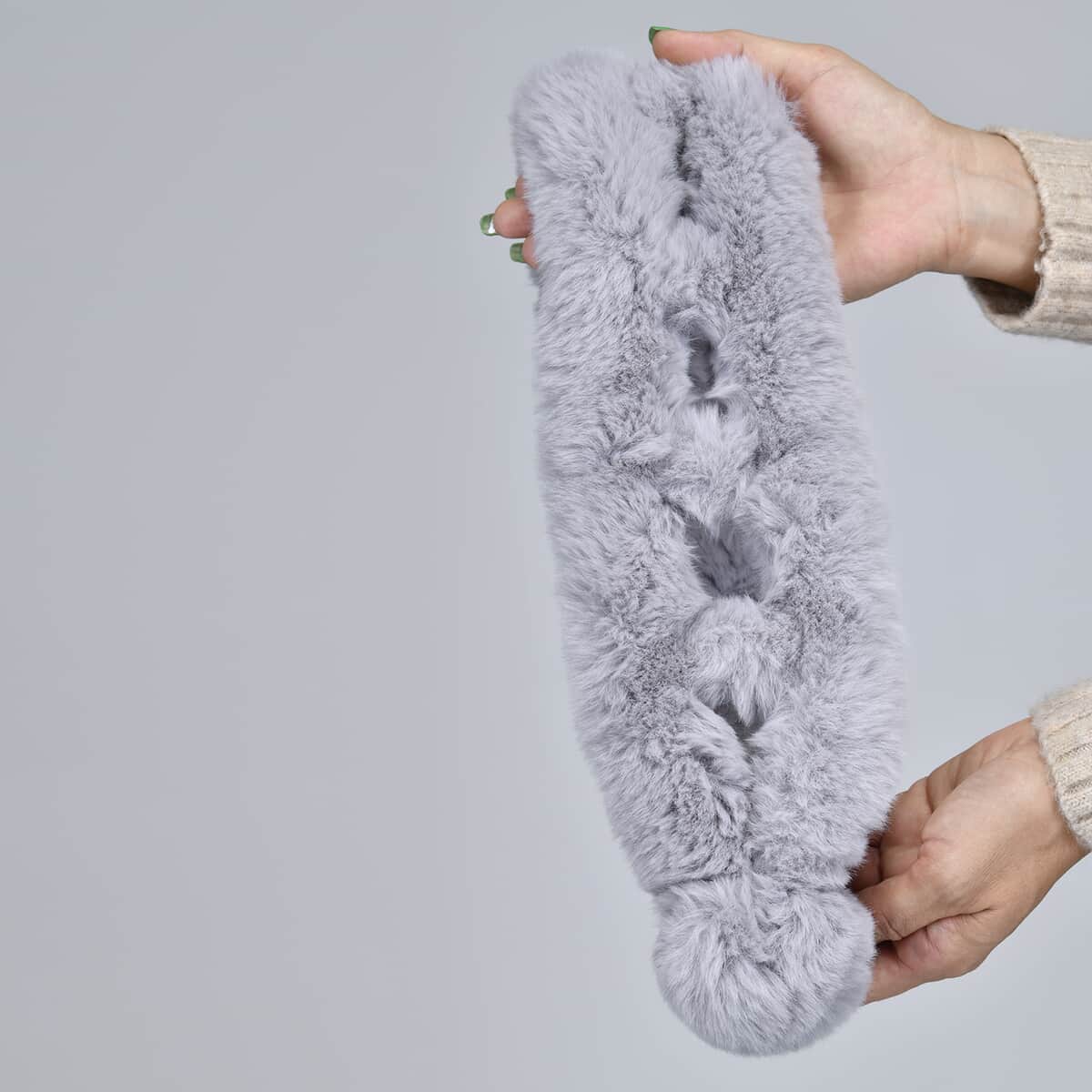 Passage Gray Faux Fur Polyester Scarf image number 3